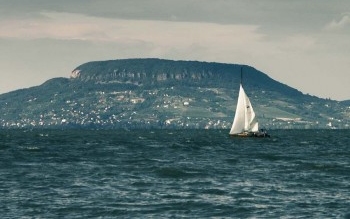 Két holttestet emeltek ki a Balatonból szerdán, egy embert még keresnek