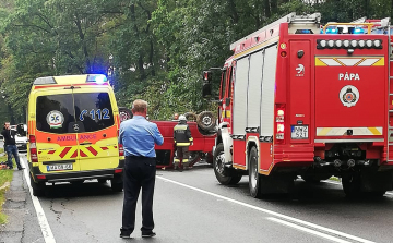 Súlyos baleset történt a 83-as úton, teljes az útzár